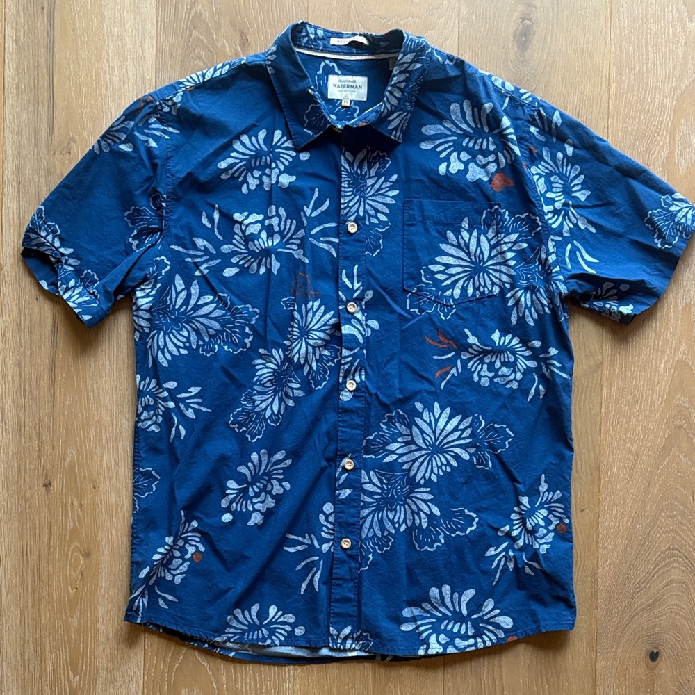 Quiksilver Blue Floral Men's Button-Down Shirt